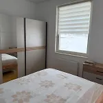 Stan Zuca Apartman *